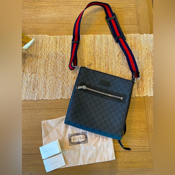 Authentic Gucci GG Black messenger bag - Picture 1 of 9